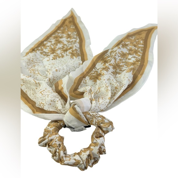 NEW Nam Josh x Free People scrunchie floral with removable pony scarf - Picture 1 of 5